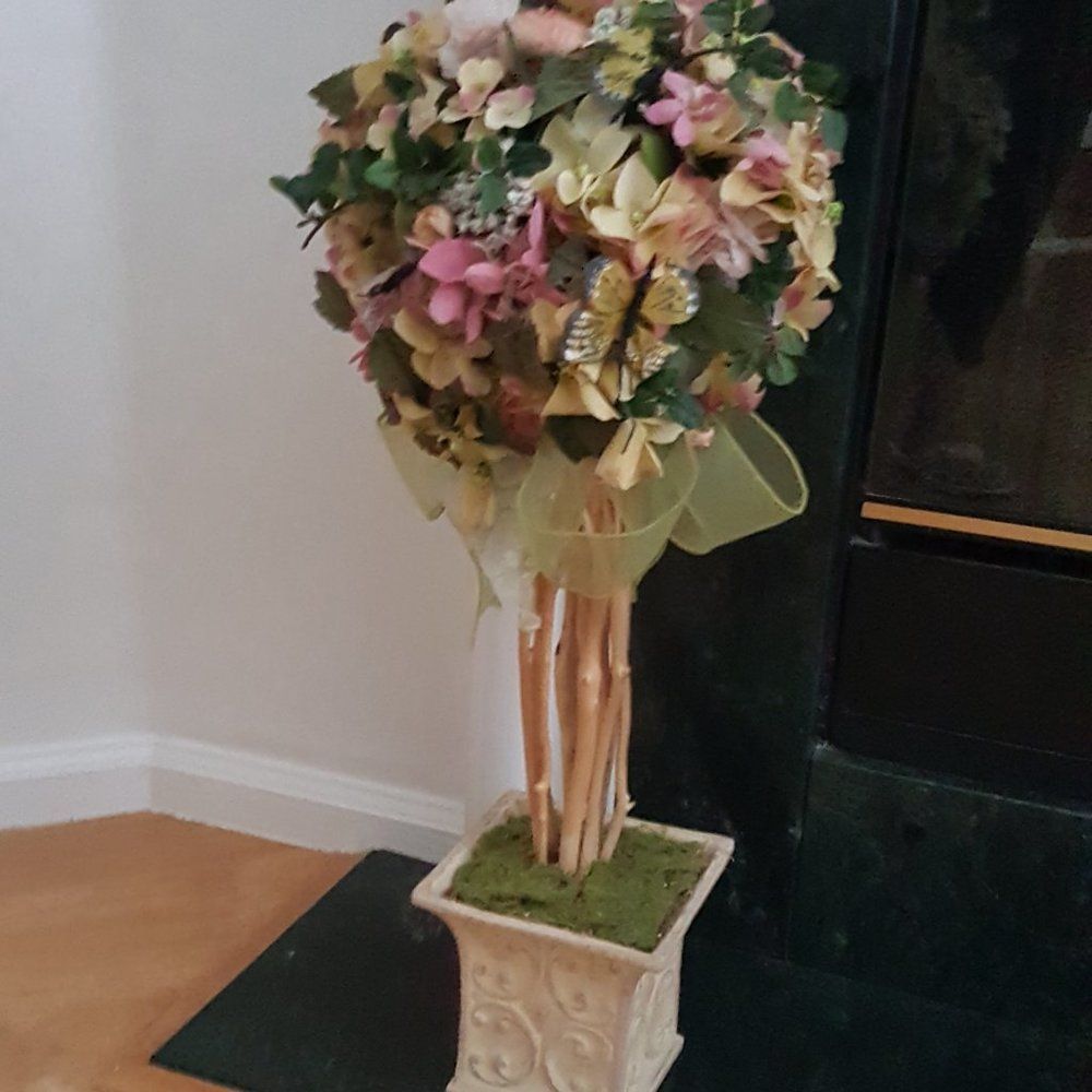 FAUX FLORAL TOPIARY 25" Tall in Resin Planter.
